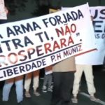 Protesto em Heliópolis Reúne Moradores e Familiares em Defesa de Jovem Preso por Suspeita de Tráfico