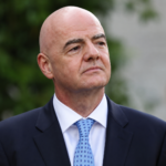 Pressão sobre Infantino aumenta após ex-craques cobrarem mudanças na Fifa