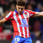 Julián Álvarez permanece no Atlético de Madrid após janela marcada por tensão e interesse do Barcelona